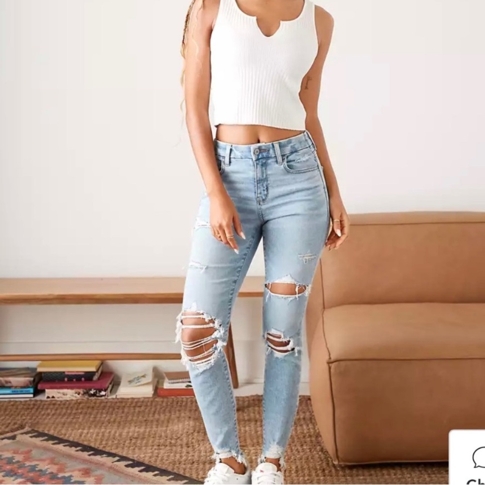 American Eagle Blue Skinny Jeans with Distressed Detailing